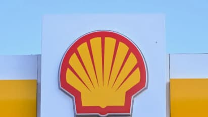 Shell Stock Dips On Report Of $1.1B Short Position By Elliott Investment Management — Retail Sentiment Sours
