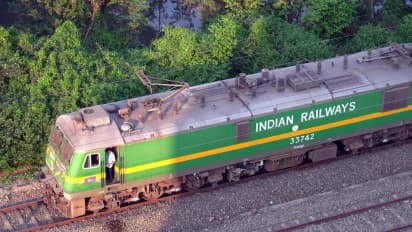 https://stocktwits.com/news-articles/markets/equity/buy-rvnl-on-dips-analyst-sees-20-percent-upside-after-railway-order-win/chwNJixRdHV