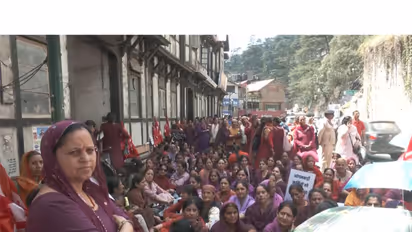 Aganwadi workers gherao Himachal Secretariat (Photo/ANI)