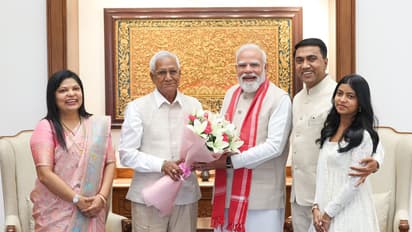 Goa CM Pramod Sawant met PM Modi along with his family (Photo/@DrPramodPSawant)