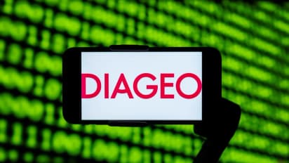 https://stocktwits.com/news-articles/markets/equity/debra-crew-reportedly-steps-down-as-diageo-chief-executive-cfo-jhangiani-takes-interim-ceo-role/ch8hfweR5oI