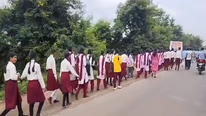Students are marching towards collector office in Barwani (Photo/ANI)