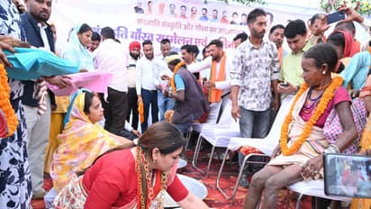 MLA Bhawna Bohra felicitates 66 tribal members on their homecoming (Photo/ANI)