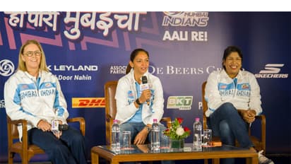 Lisa Keightley, Harmanpreet Kaur and Jhulan Goswami (Photo/Mumbai Indians)