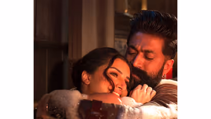 A still from 'Madhosh' song (Photo/Instagram/@tarasutaria)