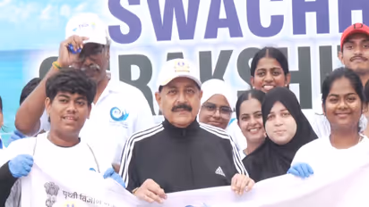 Union Minister Jitendra Singh at ‘Swachh Sagar, Surakshit Sagar’ coastal cleanup campaign (Photo/ANI)