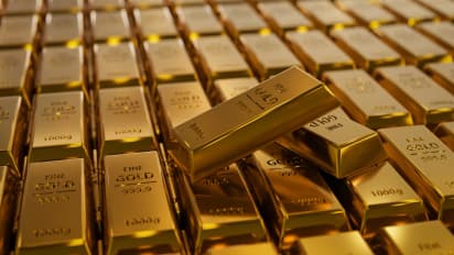 https://stocktwits.com/news-articles/markets/equity/gold-spot-price-new-high-analyst-says-4400-by-2026-first-half/ch6E0zSR3iB