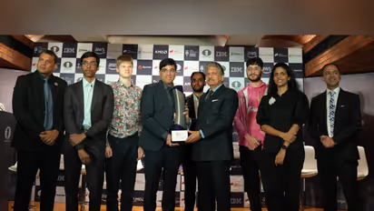 The GCL season 3 trophy has been unveiled. (Photo: GCL)