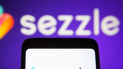 https://stocktwits.com/news-articles/markets/equity/this-pay-pal-competitor-is-having-its-worst-week-in-4-months-but-it-s-still-crushing-pypl-in-2026/cZZYnQtR7yE
