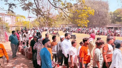 Long queue for LPG cylinder near a gas agency in Bhopal (Photo/ANI)