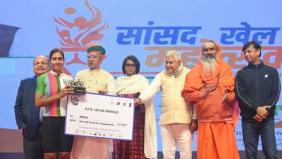 Prize distribution ceremony (Photo: Tour de Thar by the Cycling Federation of India and Vedanta Ltd.)