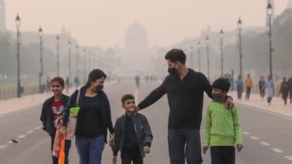People wear face masks in Delhi in worsening air quality (Photo/ANI)