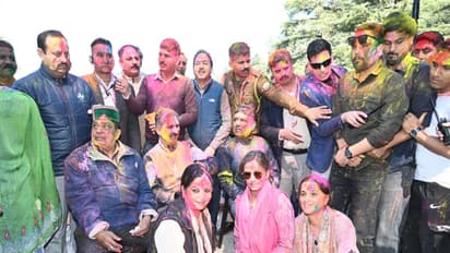 Chief Minister Sukhvinder Singh Sukhu celebrates Holi at Oak Over (Photo/ANI)