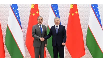  Uzbekistan’s President Shavkat Mirziyoyev and China’s Foreign Minister Wang Yi  (Photo/@president_uz)