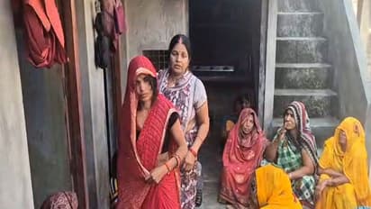 Dinesh Mishra's family mourning his death in Delhi Red Fort blast. (Photo/ANI)