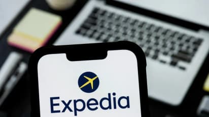 https://stocktwits.com/news-articles/markets/equity/expedia-stock-pops-on-outlook-boost-as-business-travel-rebounds-but-ceo-says-lower-end-of-market-in-wait-and-see-mode/chrVUztRd3p