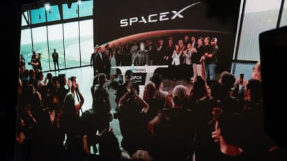 https://stocktwits.com/news-articles/markets/equity/michael-burry-neither-short-nor-long-spcx/cZK0SE7R746