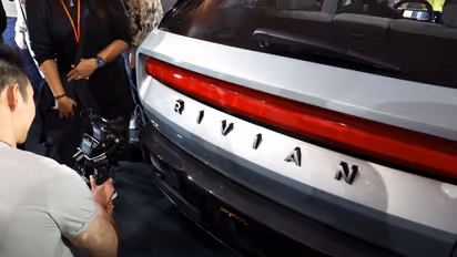 https://stocktwits.com/news-articles/markets/equity/rivian-stock-s-retail-frenzy-builds-as-r2-progress-volkswagen-tie-up-boosts-after-hours-rally/cL2qeWwREGc