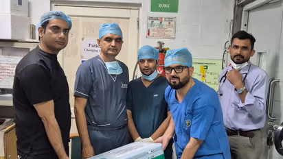 Medical team transporting donated organs in Delhi (Photo/ANI)