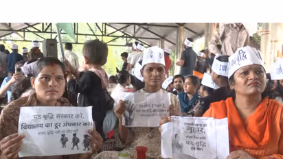 Teacher recruitment aspirants protest in Bhopal (Photo/ANI)