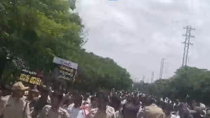 Congress workers protest outside KCR’s residence over remarks against Assembly Speaker (Photo: BRS Office)