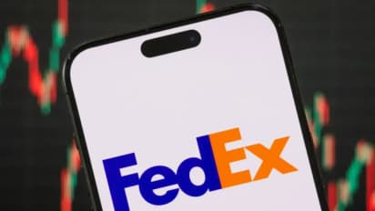 FedEx Q4 Earnings Preview: Investors Fear Forecast Cut On Tariff Concerns, Retail Stays Bullish