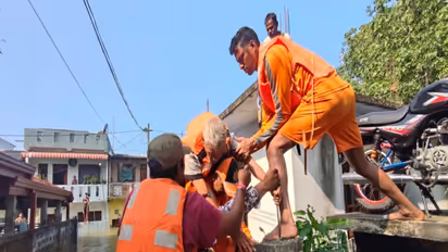 NDRF teams help evacuate people during flood rescue under Operation Sagar Bandhu. (Photo: X/@IndiainSL)