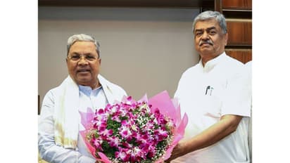 Former Karnataka CM Siddaramaiah with newly appointed KPCC President BK Hariprasad (File Photo/ANI)