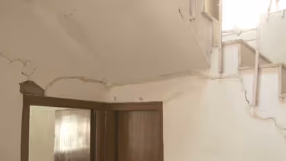Cracks seen in buildings in Shimla's Shanti Vihar (Photo/ANI)