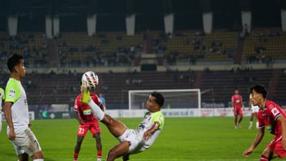 Odisha FC and NorthEast United FC players in action (Photo: ISL)
