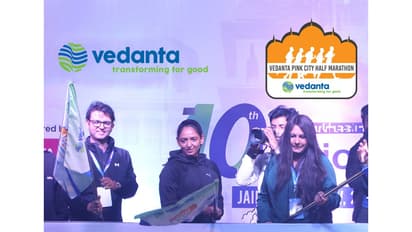 Harmanpreet Kaur flagging off the marathon. (Photo: Vedanta)