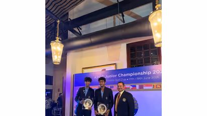 Harjai Milkha Singh and Krish Chawla with the APGC Championship Junior Golf title. (Photo: IGU)