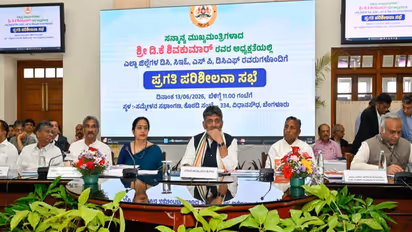Karnataka CM DK Shivakumar holds meeting with district officials (Photo/@CMofKarnataka)