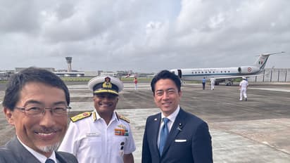 Japanese Ambassador Keiichi Ono (left) and Indian Navy Chief Admiral Krishna Swaminathan welcome Japanese Defence Minister Shinjirō Koizumi in Mumbai on Wednesday. (Photo: X/@JapanAmbIndia)