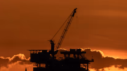 https://stocktwits.com/news-articles/markets/equity/dow-futures-slip-s-and-p-500-nasdaq-futures-climb-as-oil-nears-100-a-barrel-rklb-amd-orcl-smr-stocks-in-focus/cZteoP9RJyi