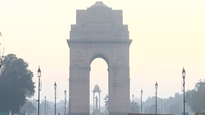 India Gate blanketed with a layer of smog, Delhi (Photo/ANI)