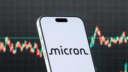 https://stocktwits.com/news-articles/markets/equity/mu-outpaced-sndk-wdc-this-week-now-retail-traders-bet-on-outlook-raise-at-key-analyst-event/cZojBFpRJam