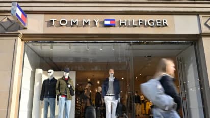 PVH Expected To Report Revenue Degrowth in Q4, China Situation In Focus: Retail Investors In Wait-And-Watch Mode