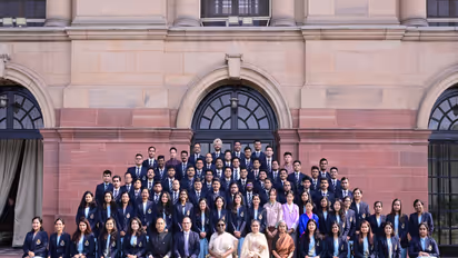 Officer Trainees of Indian Revenue Service, Customs and Indirect Taxes, call on President Murmu (Photo/PIB)