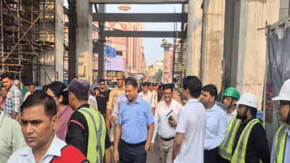 Varanasi Divisional Commissioner inspects ropeway projects (Photo/Information Department Varanasi)
