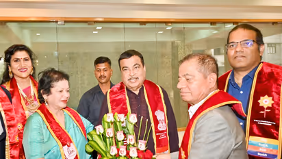Nitin Gadkari attends degree distribution ceremony (Photo/Pillai Group of Institutions)
