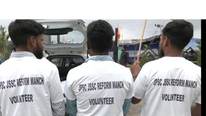 Volunteers wearing customized T-shirts printed with "JPSC JSSC REFORM MANCH VOLUNTEER" gather near a vehicle outside Jaipal Singh Munda Stadium in Ranchi (Photo/ANI)