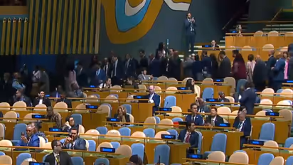 Delegates from various countries leave the UN General Assembly hall (Photo/TheUnitedNations/Youtube)