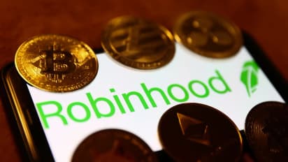 https://stocktwits.com/news-articles/markets/equity/florida-ag-launches-investigation-into-robinhood-crypto-over-claims-of-deceptive-low-cost-trading/ch8cdHwR5mg