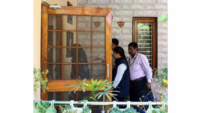 CBI officials at Giribala Singh's residence (Photo/ANI)