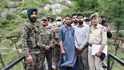 Repatriation of Pakistani National by Indian Army (Photo/X/@ChinarcorpsIA)