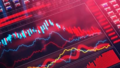 Excelerate Energy Stock Falls After Pricing Upsized Stock Offering, Retail Stays Extremely Bullish