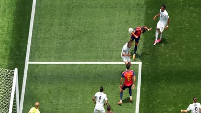 Soccer Football - FIFA World Cup 2026 - Round of 32 - Spain v Austria - Los Angeles Stadium, Inglewood, California, U.S. - July 2, 2026 Spain's Ferran Torres heads at goal (Photo: REUTERS/Lisi Niesner)