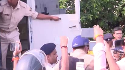 Bihar police detains protestors (Photo/ANI)