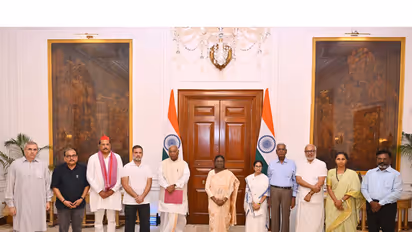 INDIA bloc leaders submits memorandum to President Murmu (Photo/x/@RahulGandhi)